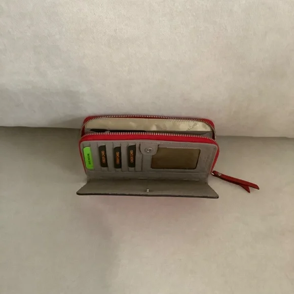 New Red Wallet - Picture 3 of 4